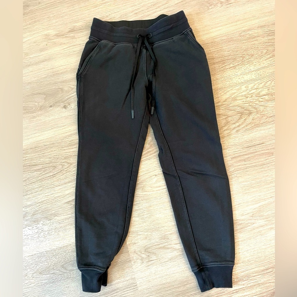 Lululemon Warm Down Jogger II Black (First Release). Size 4 - Picture 2 of 11